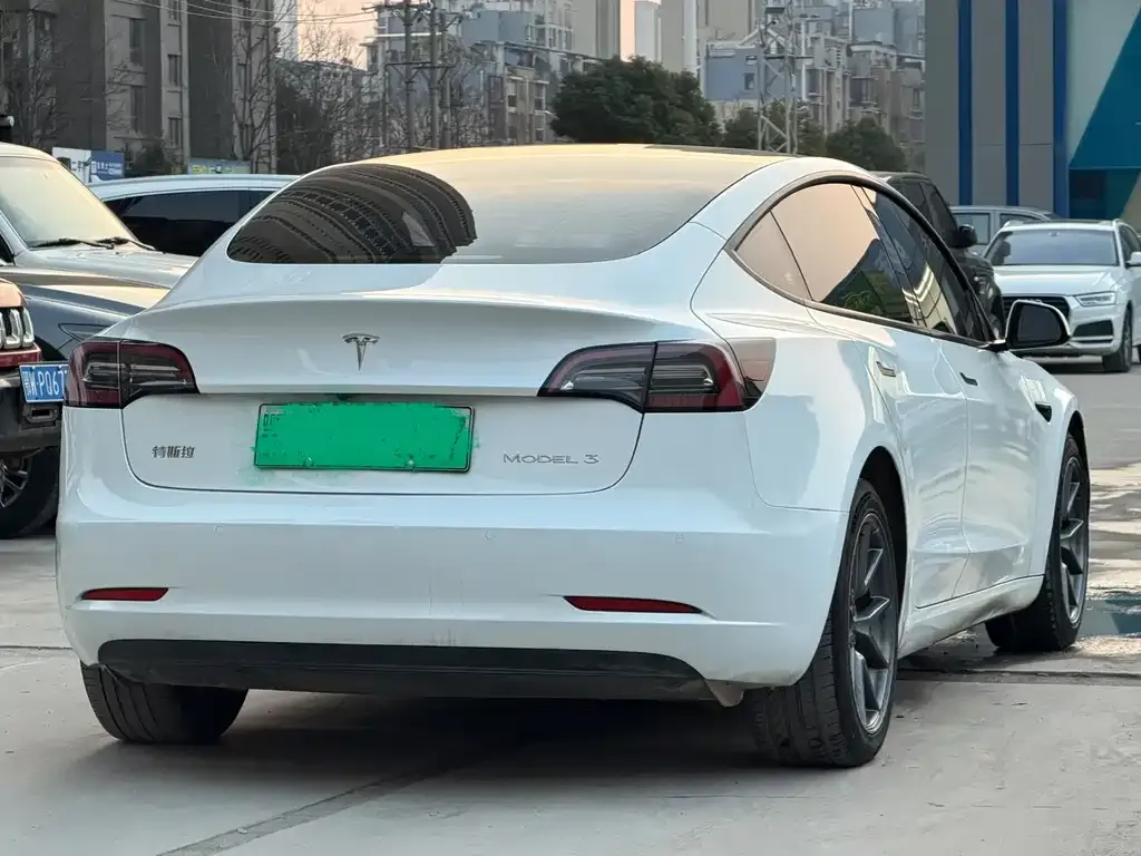 Tesla Model 3 — фото 3