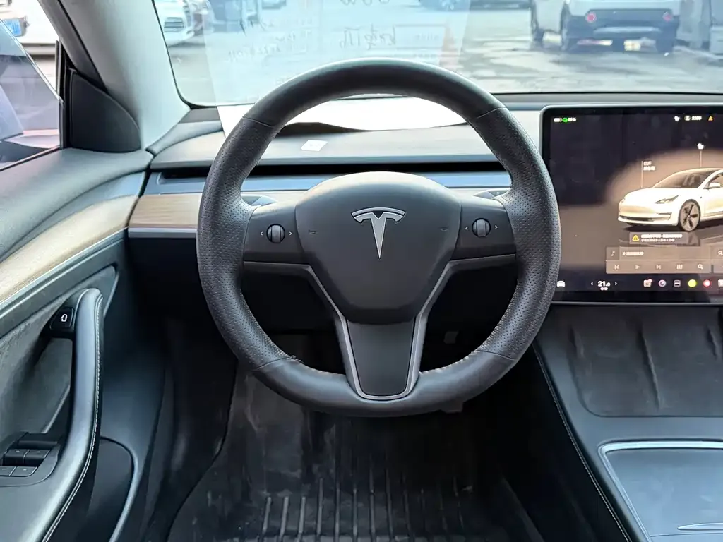 Tesla Model 3 — фото 5