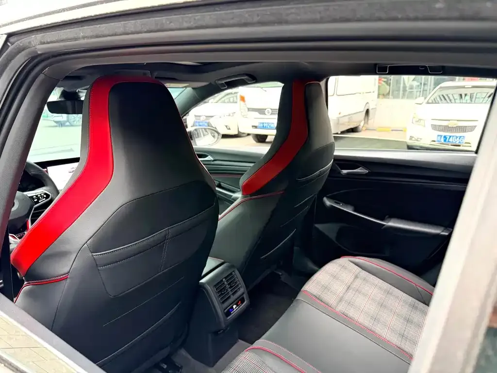Volkswagen Golf GTI 2025 из CN, фото 2