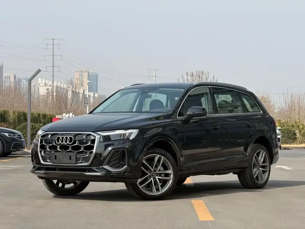 Audi Q7 — фото 1
