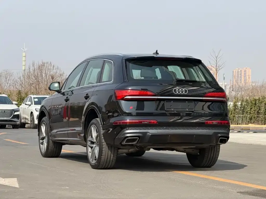 Audi Q7 — фото 10