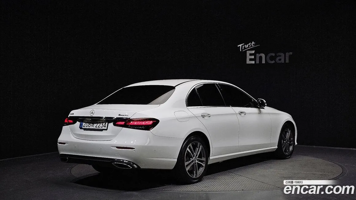 Mercedes-Benz E-Class — фото 8