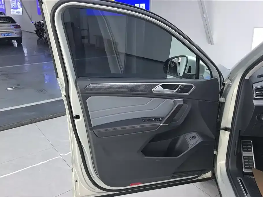 Volkswagen Tiguan L 2022 из CN, фото 10