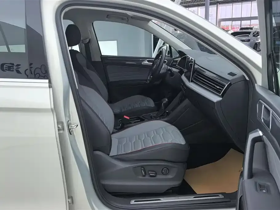 Volkswagen Tiguan L 2022 из CN, фото 3