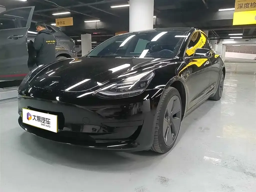 Tesla Model 3 — фото 1