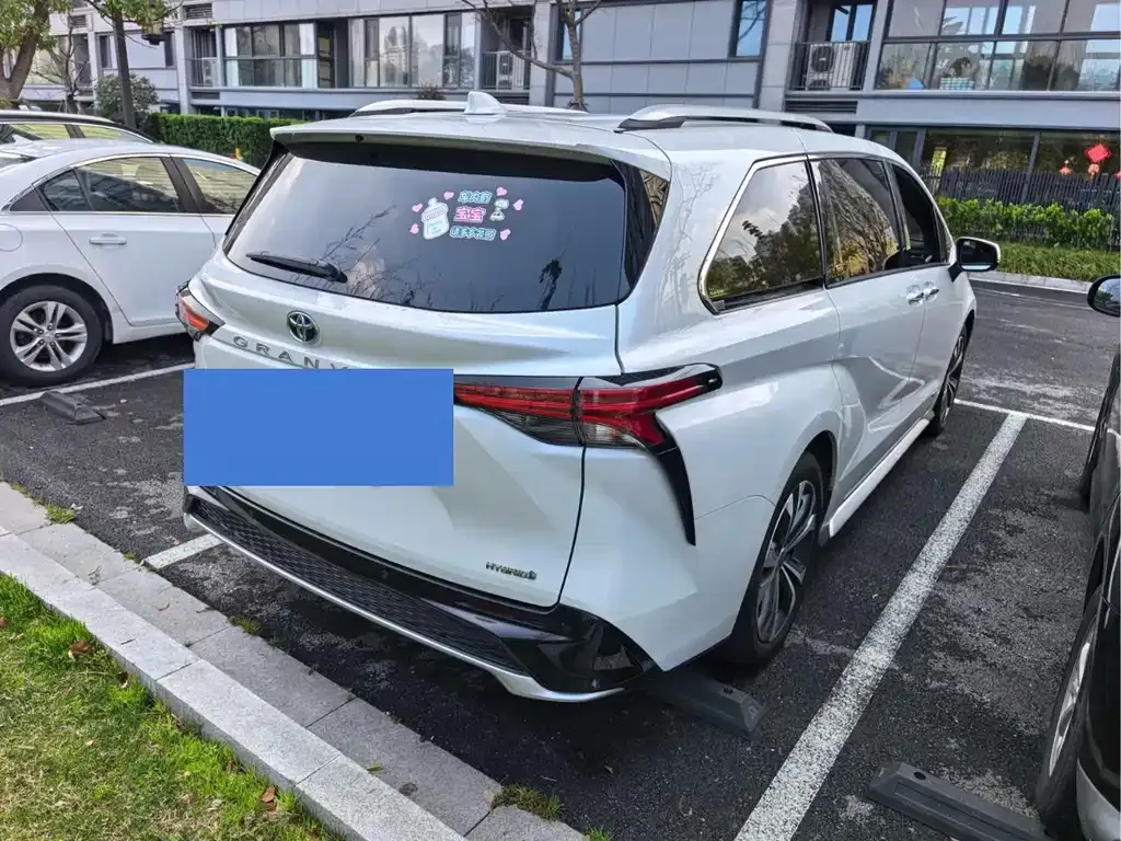 Toyota Granvia — фото 5