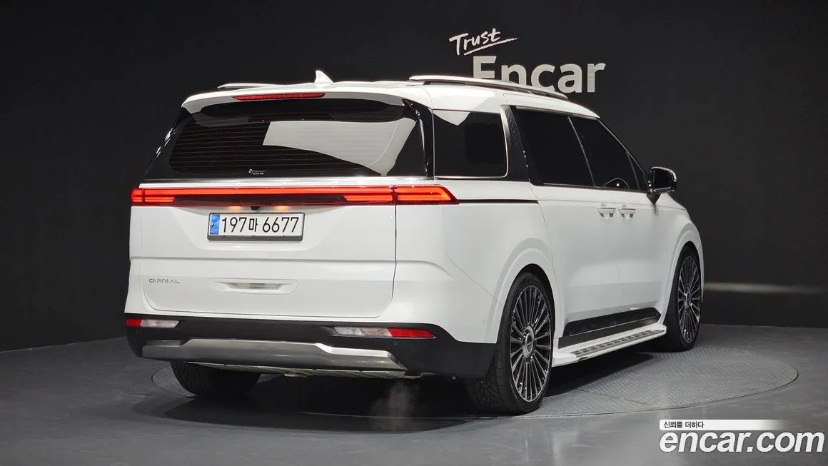 Kia Carnival — фото 10
