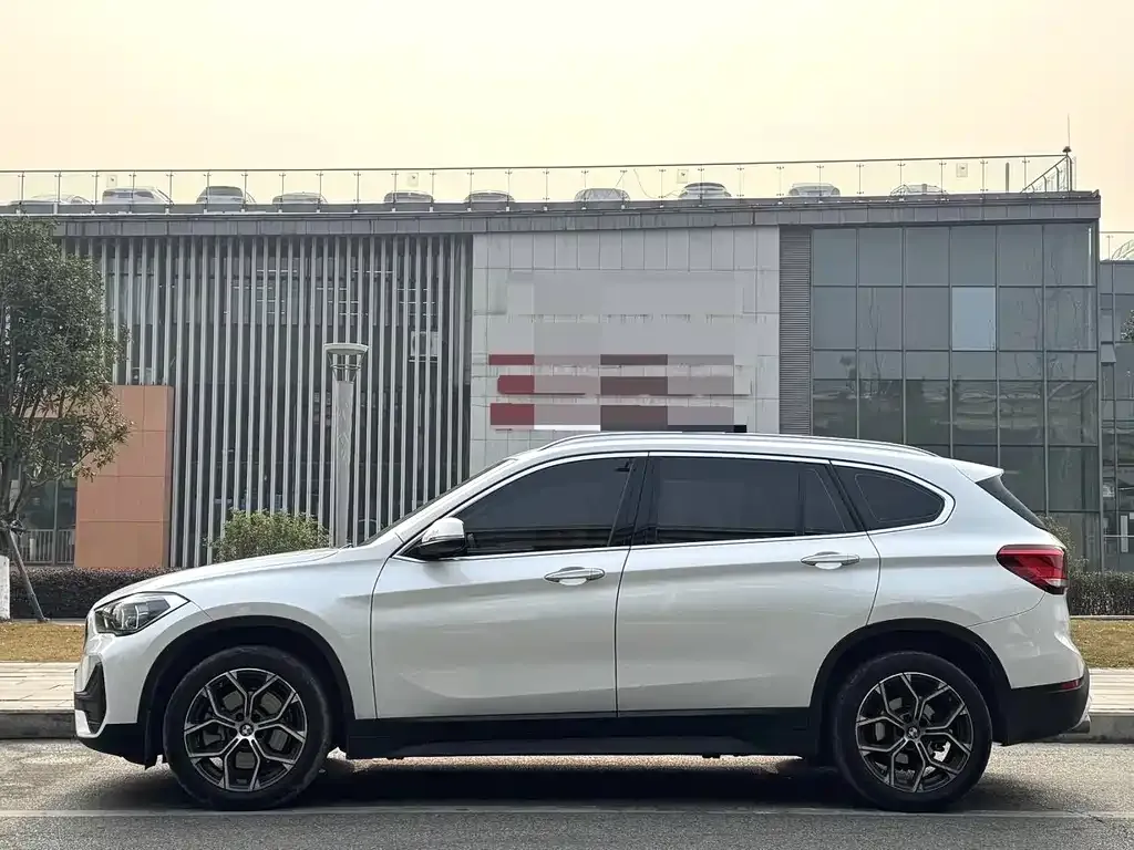 BMW X1 — фото 5