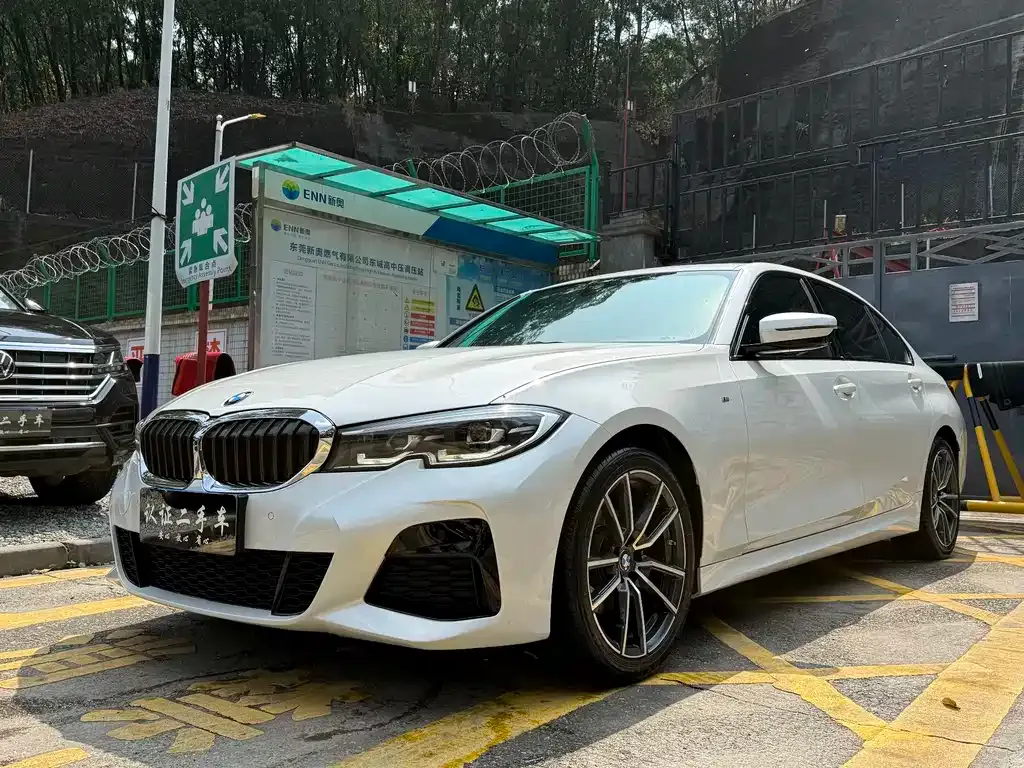 BMW 3 Series 2022 из CN, фото 1