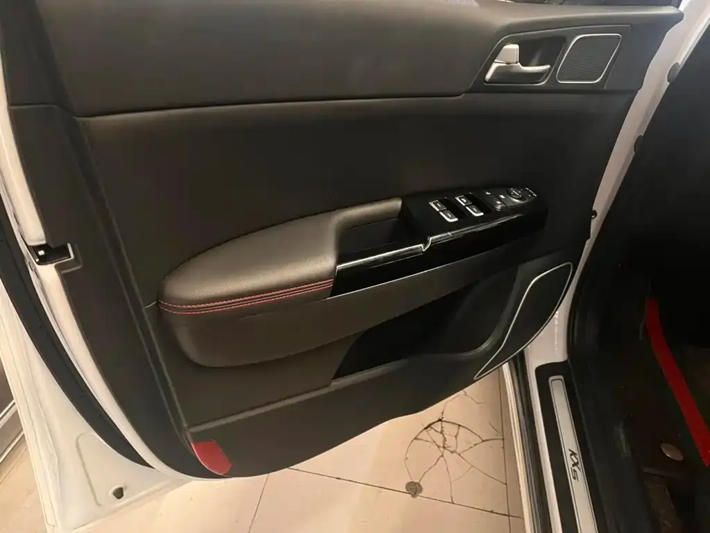 Kia KX5 2023 из CN, фото 3
