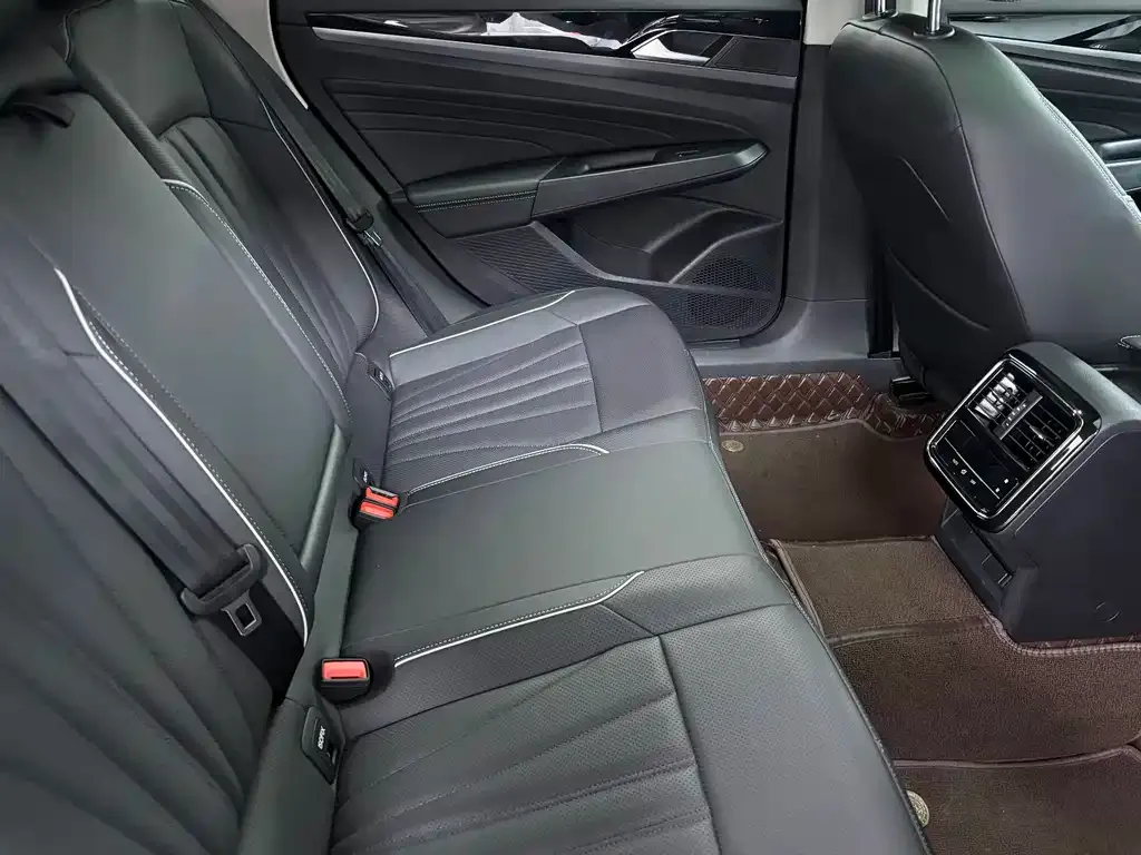 Volkswagen Passat — фото 8