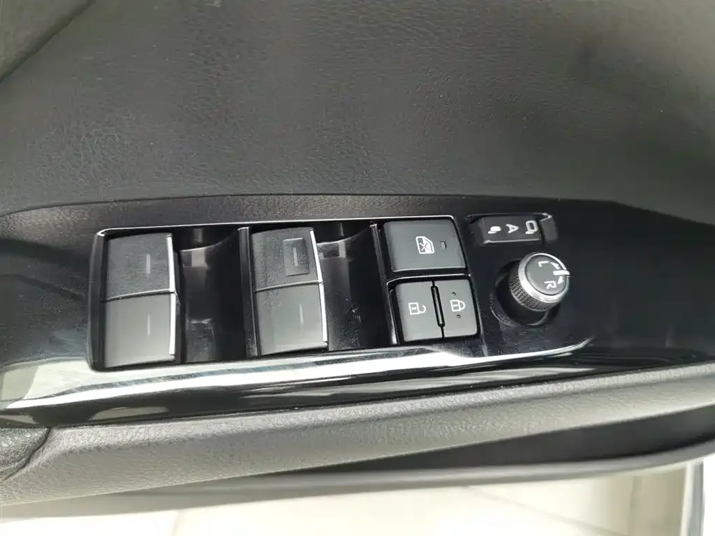 Toyota Camry 2023 из CN, фото 9