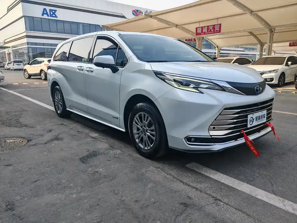 Toyota Sienna 2023 из CN, фото 10