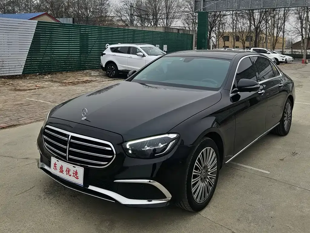 Mercedes-Benz E-Class — фото 1