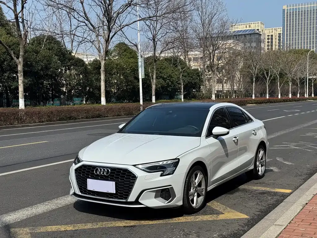 Audi A3 — фото 1