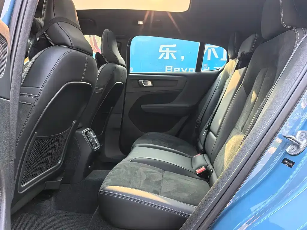 Volvo C40 2023 из CN, фото 3