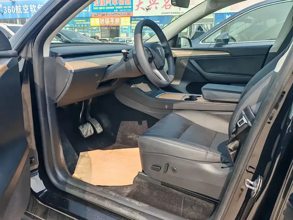 Tesla Model Y — фото 6