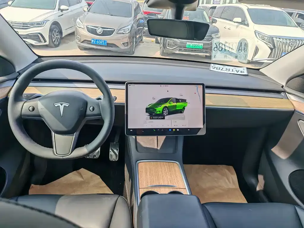 Tesla Model Y — фото 8