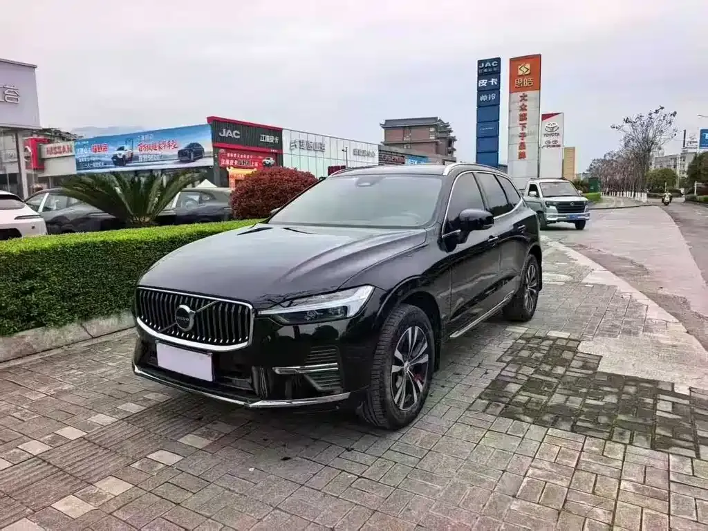 Volvo XC60 — фото 1