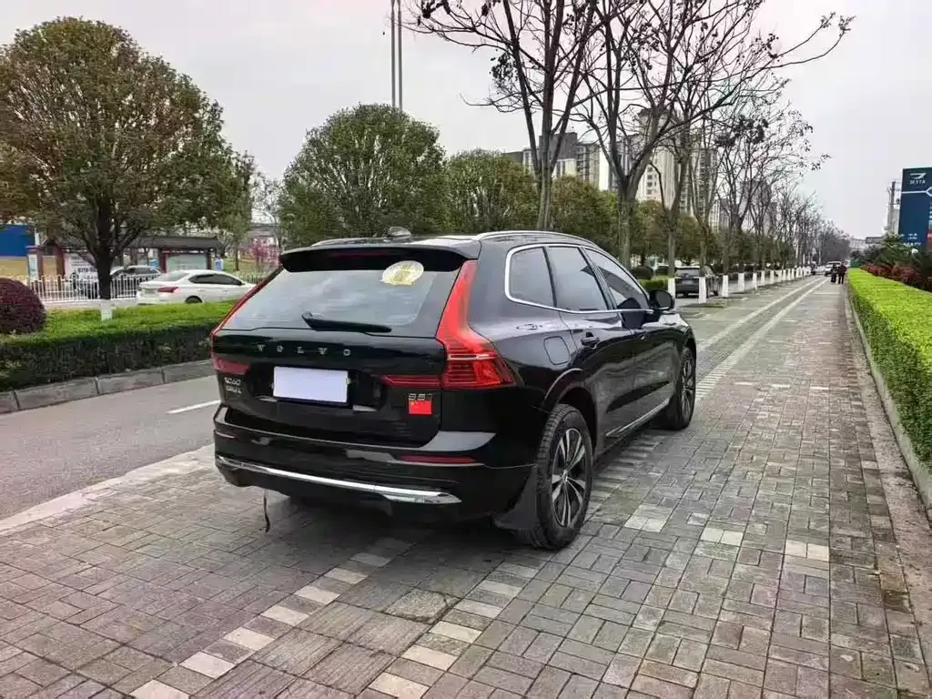 Volvo XC60 — фото 9