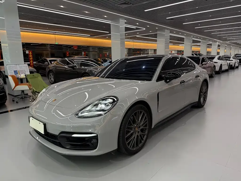 Porsche Panamera — фото 1