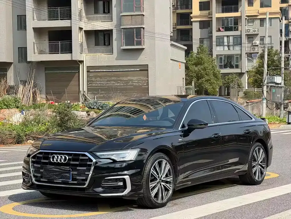 Audi A6L — фото 1