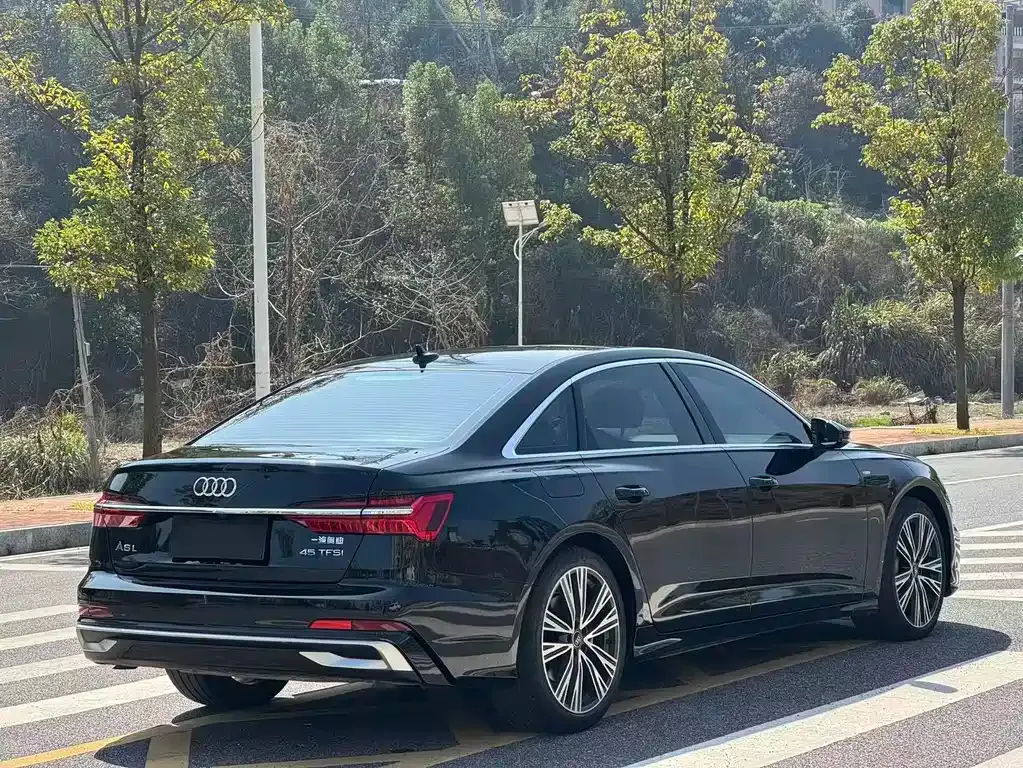 Audi A6L — фото 8