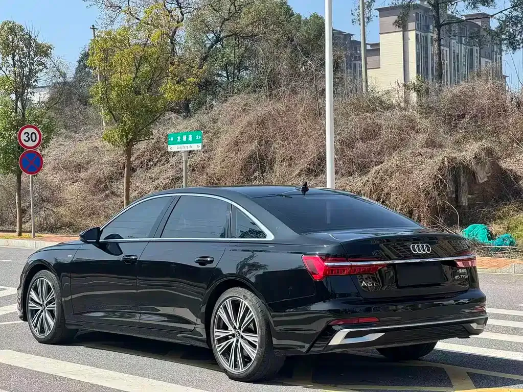 Audi A6L — фото 9