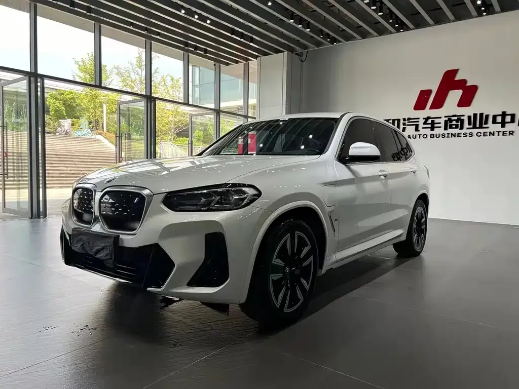 BMW iX3 Leading