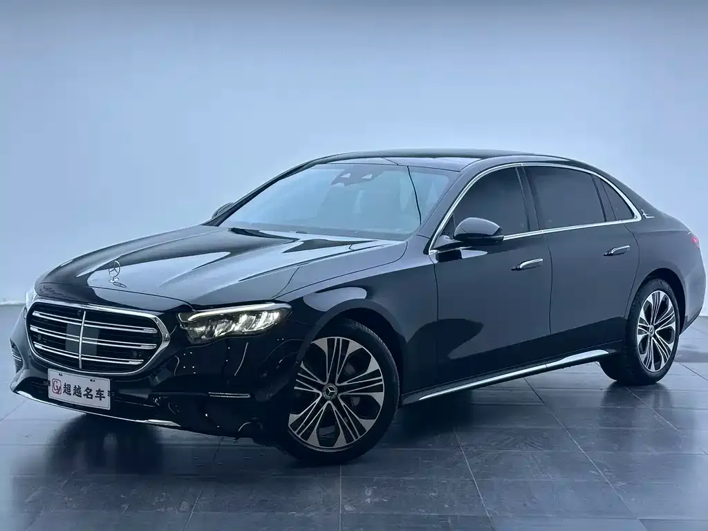 Mercedes-Benz E-Class — фото 1