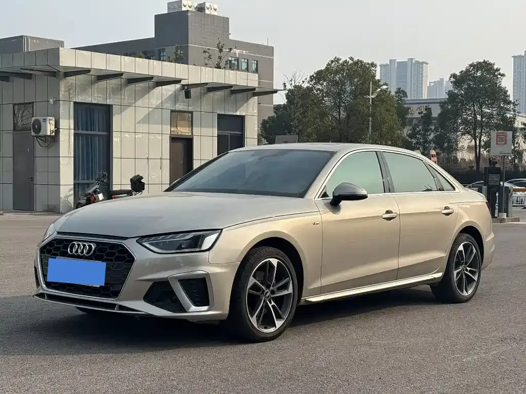 Audi A4L 2022 из CN, фото 1