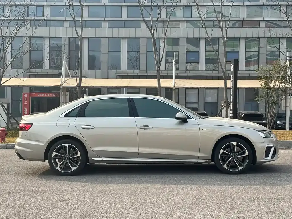 Audi A4L 2022 из CN, фото 3