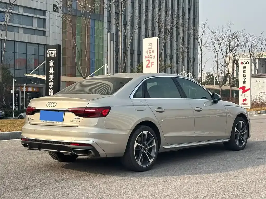 Audi A4L 2022 из CN, фото 8