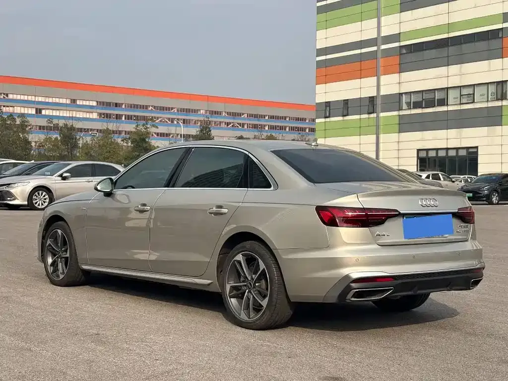 Audi A4L 2022 из CN, фото 6