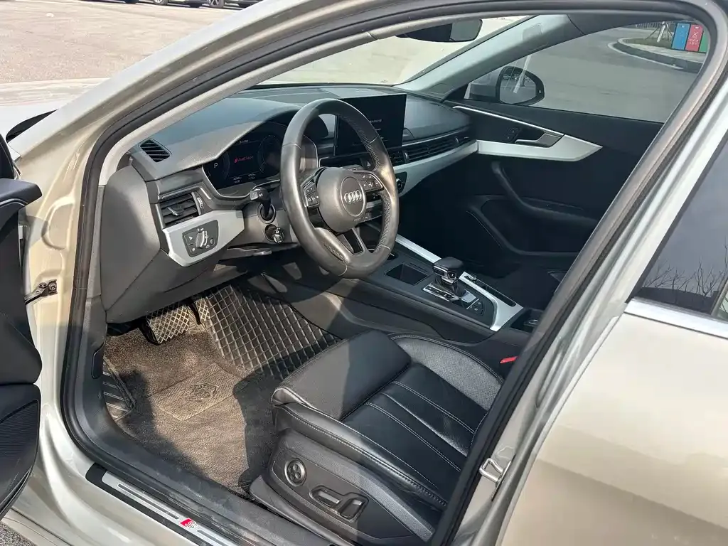 Audi A4L 2022 из CN, фото 2