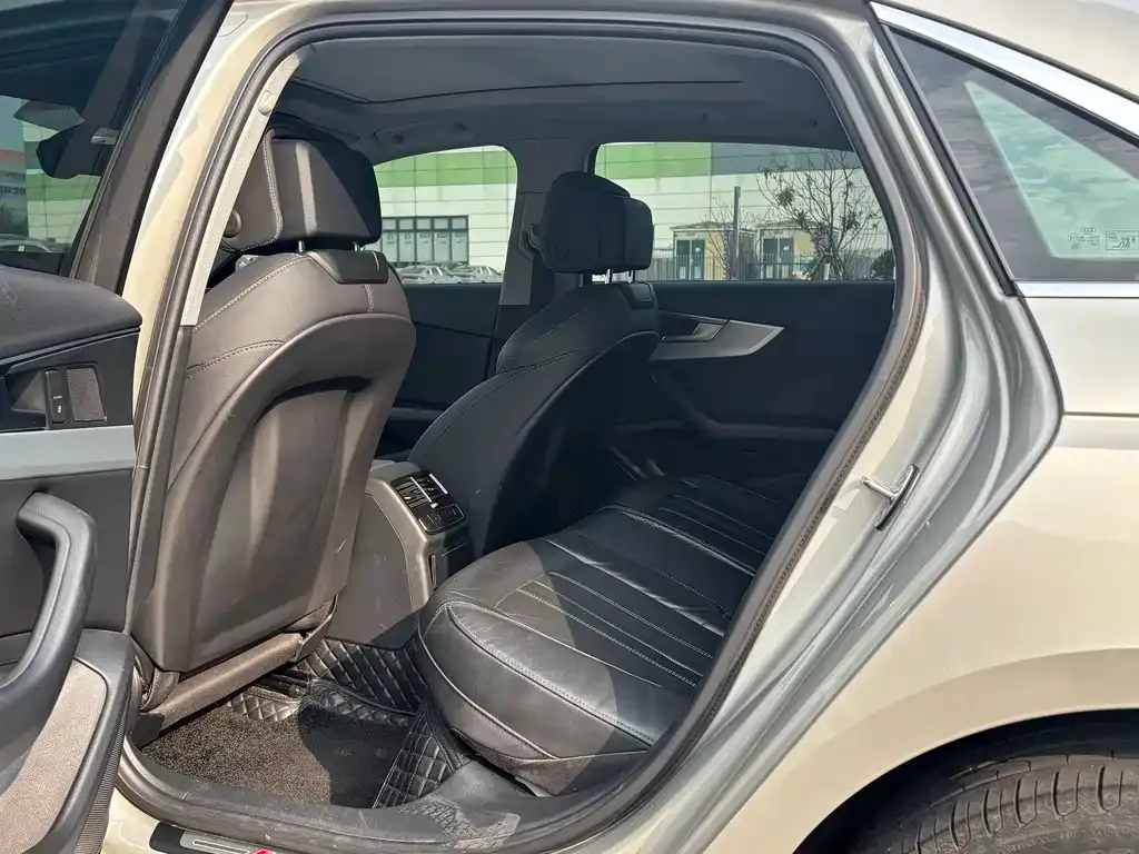 Audi A4L 2022 из CN, фото 4