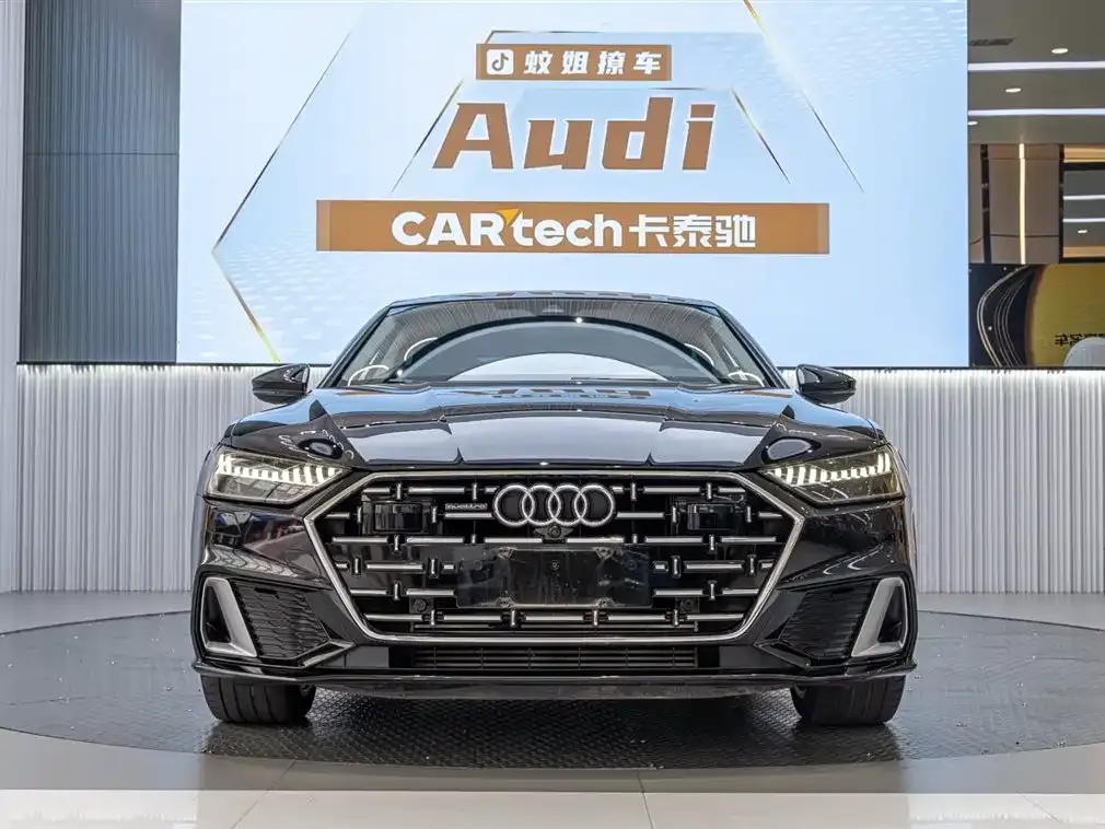 Audi A7L — фото 1