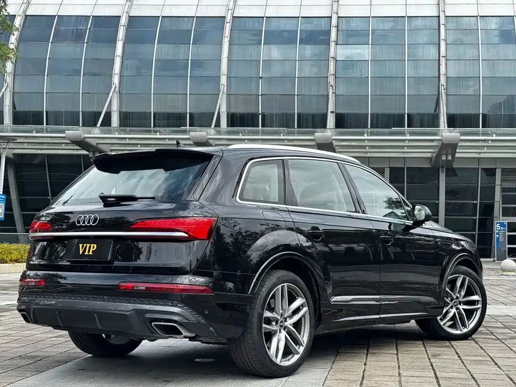 Audi Q7 — фото 8