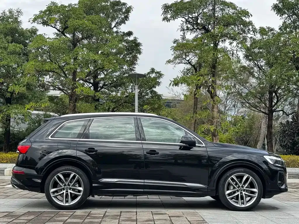 Audi Q7 — фото 9