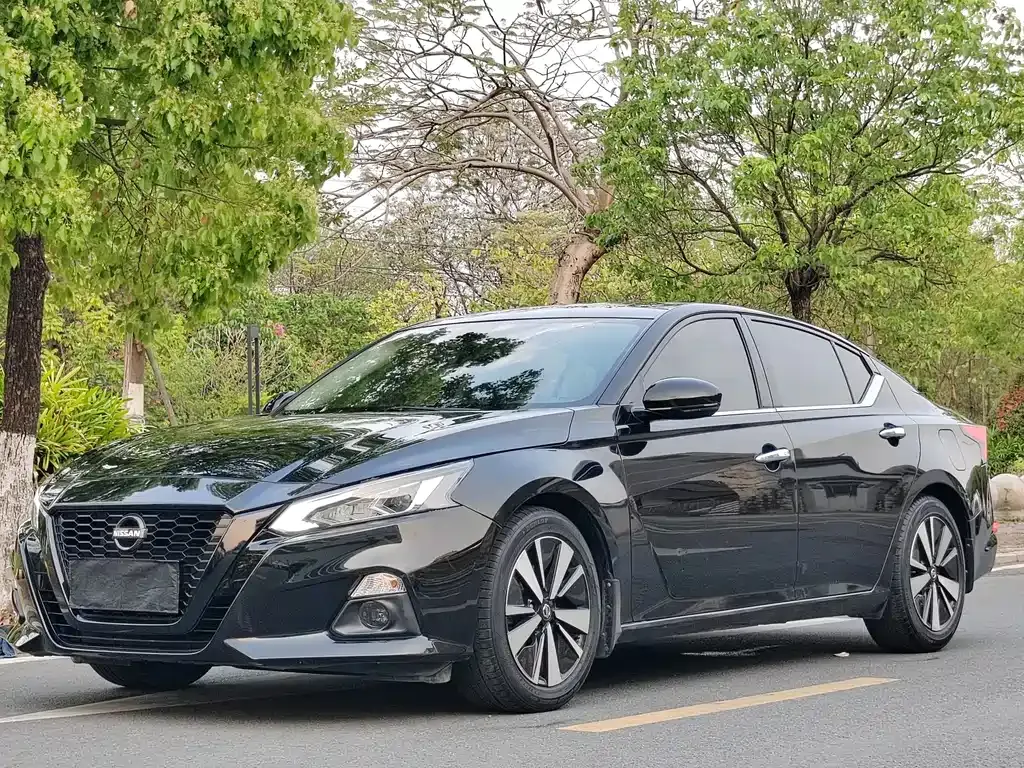 Nissan Teana — фото 1