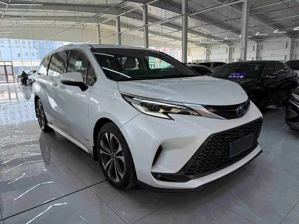 Toyota Granvia 2023 из CN, фото 2
