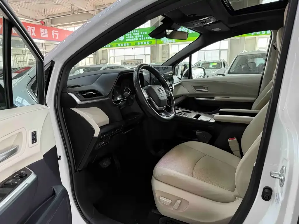 Toyota Granvia 2023 из CN, фото 10