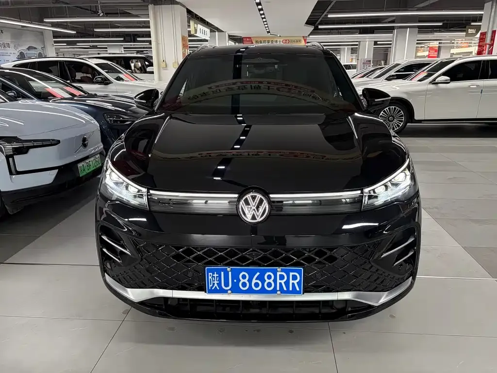 Volkswagen Tiguan L — фото 10