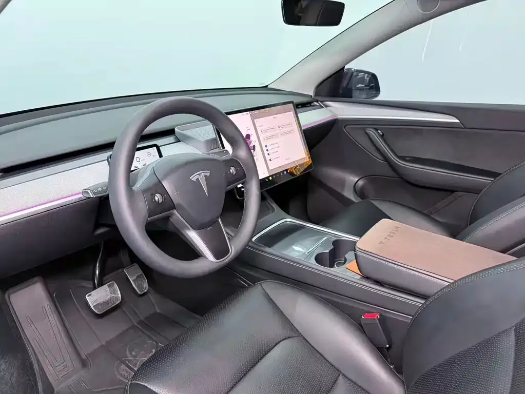 Tesla Model Y — фото 6