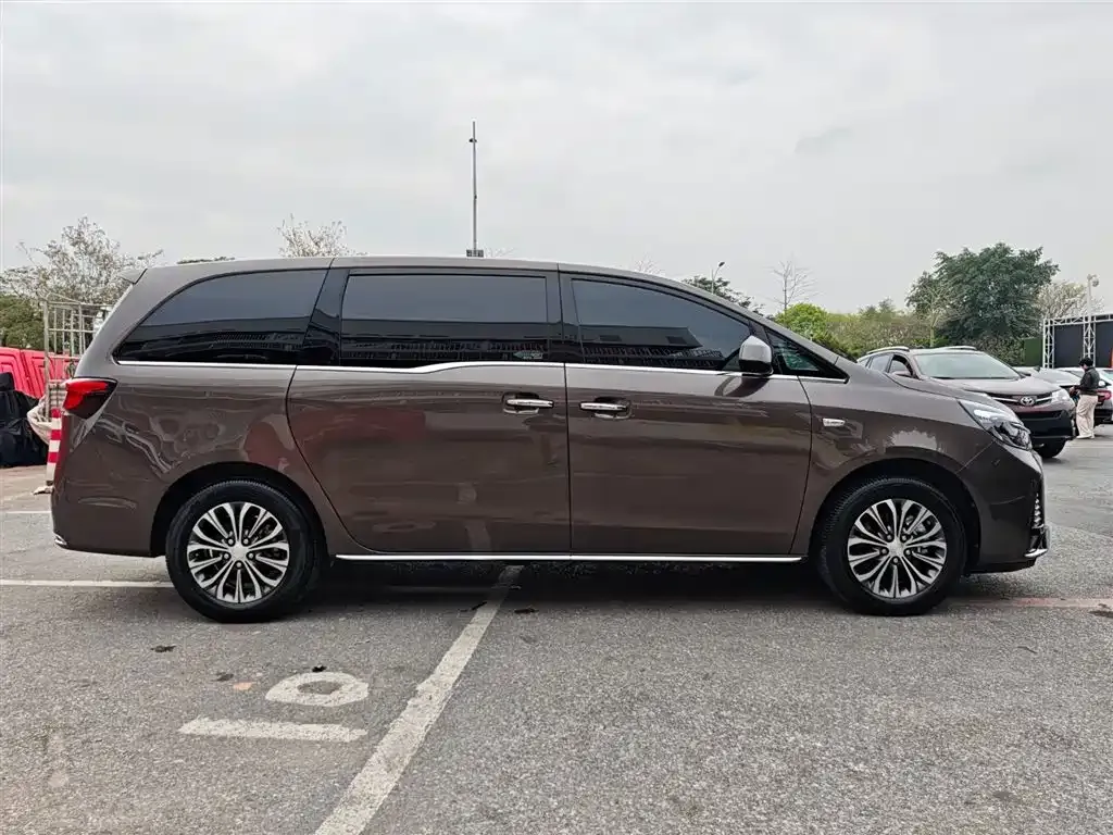 Buick GL8 2023 из CN, фото 3