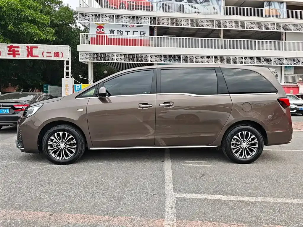 Buick GL8 2023 из CN, фото 9