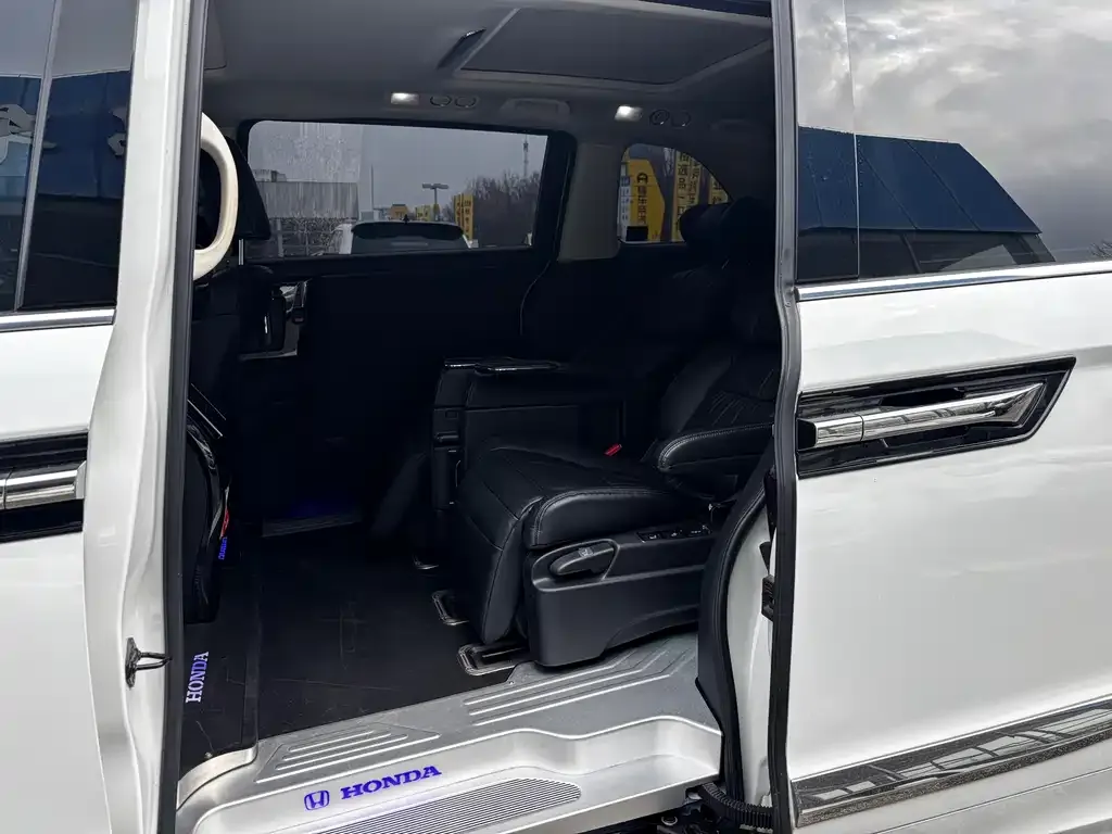 Honda Elysion 2022 из CN, фото 6