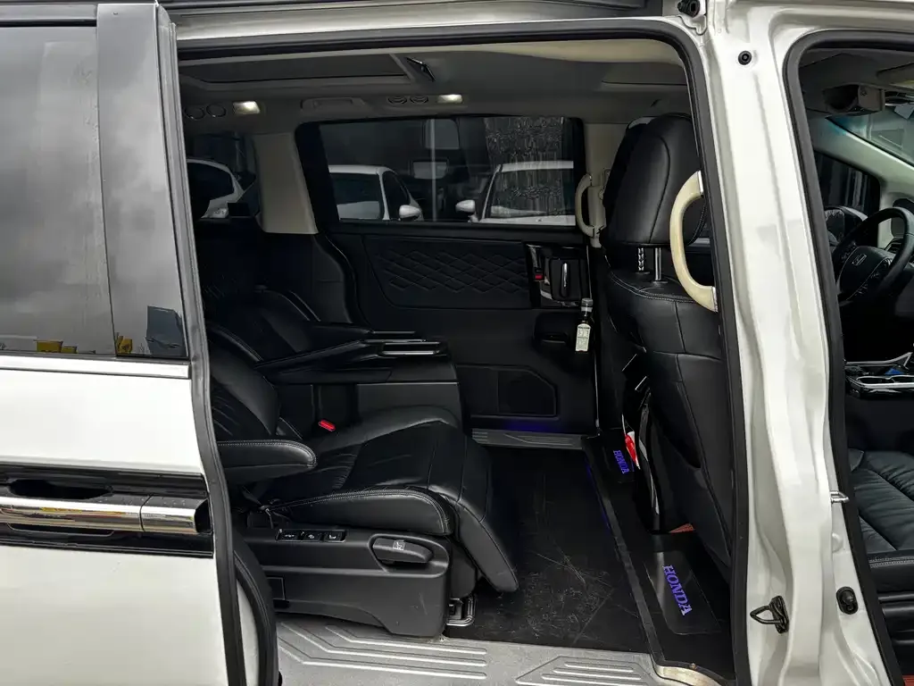 Honda Elysion 2022 из CN, фото 4