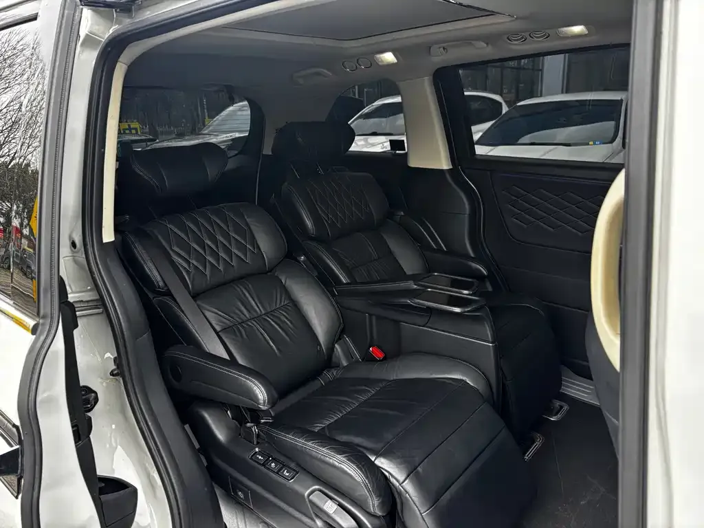 Honda Elysion 2022 из CN, фото 3