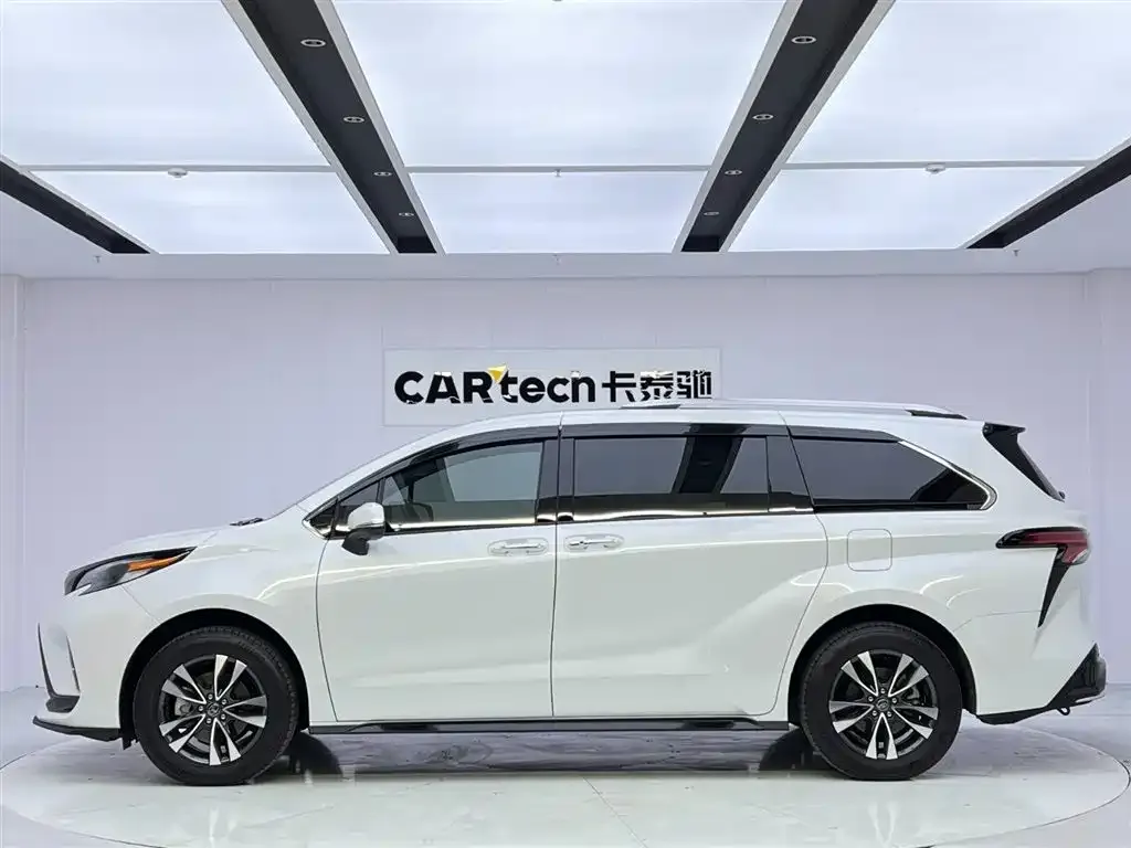 Toyota Granvia 2024 из CN, фото 2